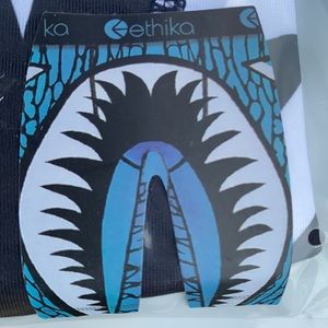 Hello i have brand new men ethikas SMALL - 3X